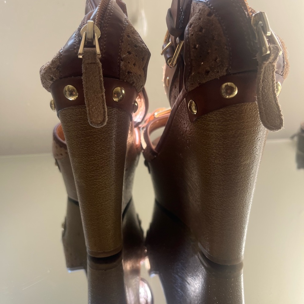 Guess size 7 wedge heels,